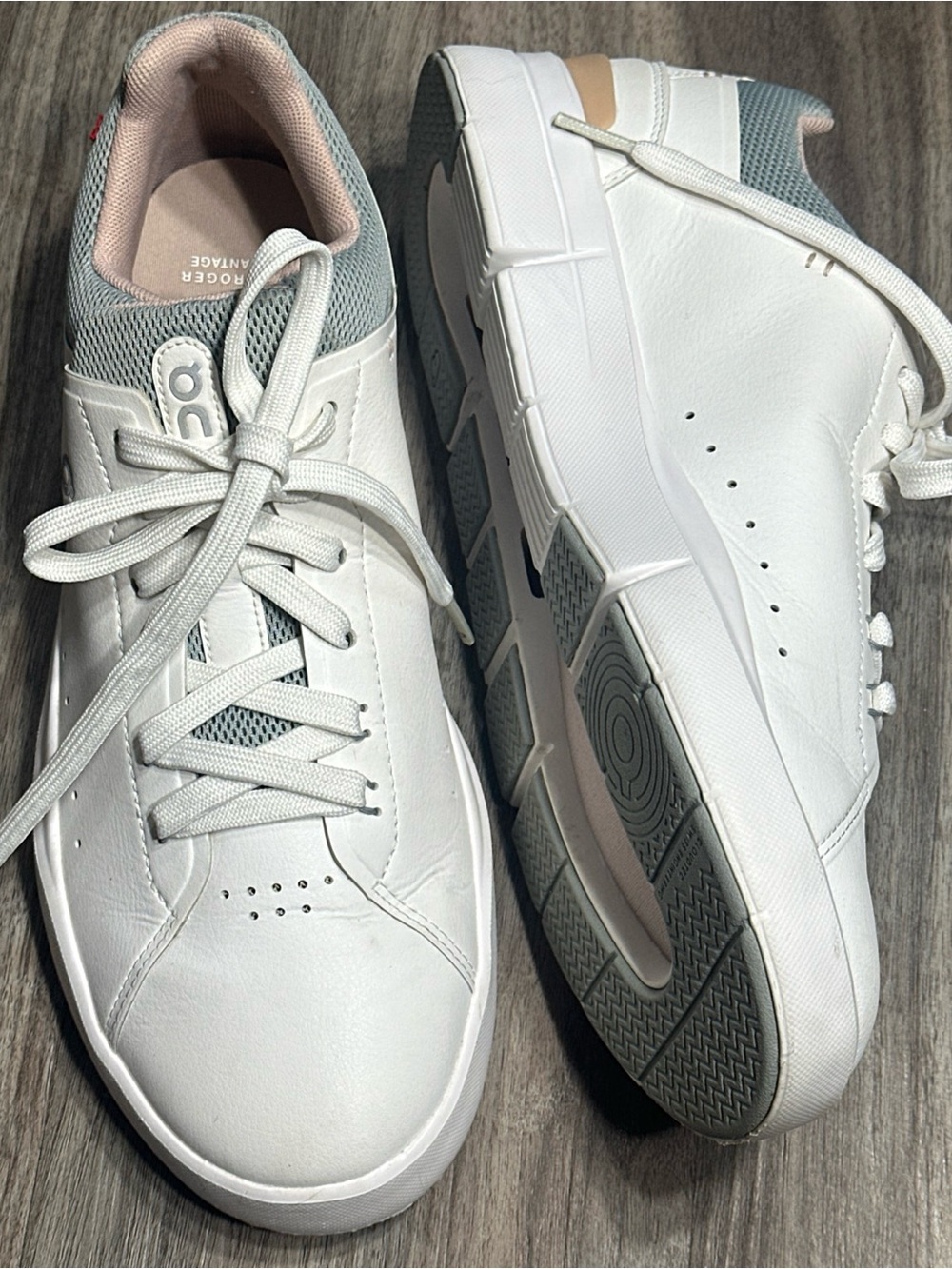 On Running Women's White Sneakers with Light Pink Lining - Picture 5 of 16